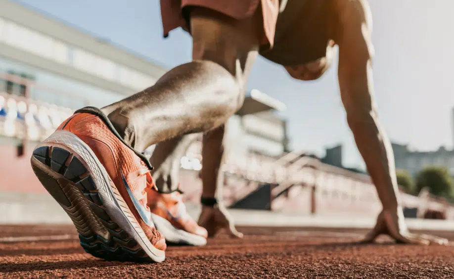 Runner preparing to sprint on track